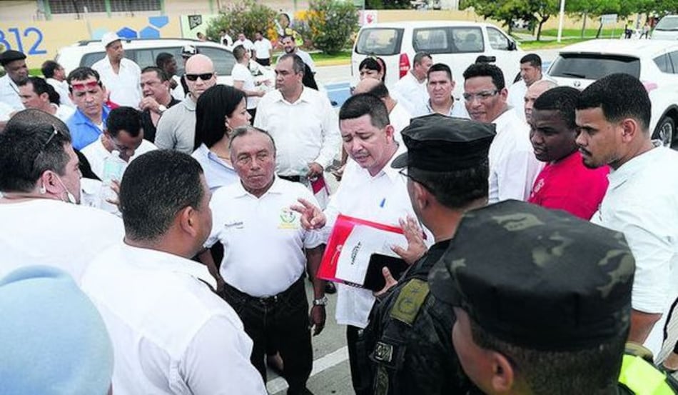 Defensoría del Pueblo abre investigación tras denuncia de conductores por caso de plataformas