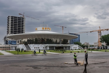 Bishkek, la moderna capital de Kirguistán que está demoliendo su imponente arquitectura soviética