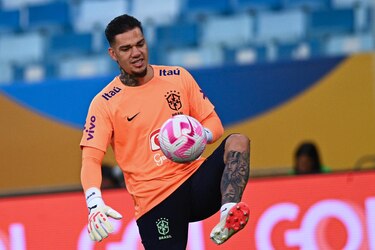 El portero brasileño Ederson se pierde la Copa América y en su lugar es convocado Rafael
