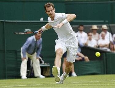 Murray inicia con triunfo su defensa del título en Wimbledon