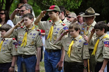 Boy Scouts cambian de opinión y decide aceptar guías adultos homosexuales