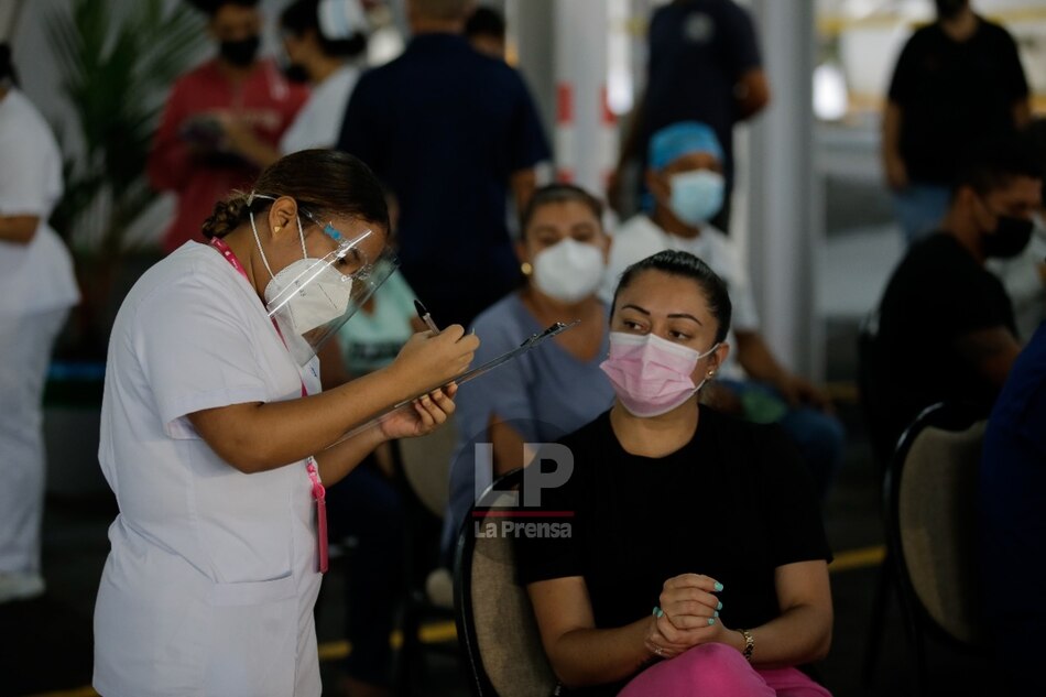 Empieza la vacunación anticovid en hospitales privados; aplicarán unas 11 mil dosis por semana