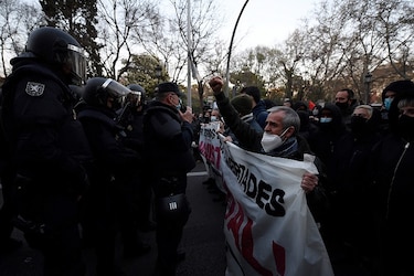 Centenares de manifestantes reclaman liberación de rapero encarcelado en España