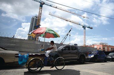 $336 millones en deuda  a las  constructoras