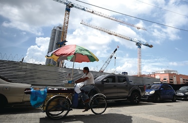 $336 millones en deuda a las constructoras