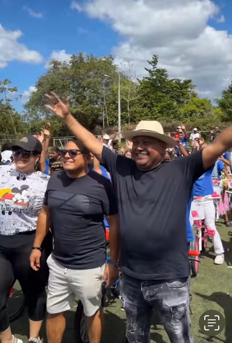 En plena veda electoral el diputado Raúl Pineda repartió mil 300 bicicletas en San Miguelito