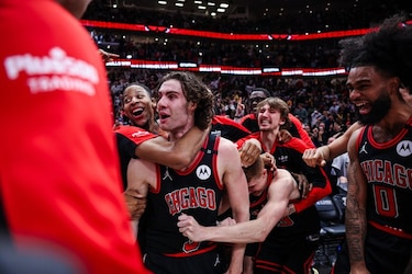 Josh Giddey y los Bulls fulminan a los Lakers en un final de infarto