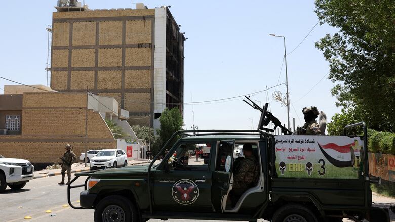 Mueren más de 60 personas en un incendio en un centro comercial en Irak