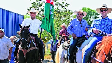 Domingo de vaqueros y políticos