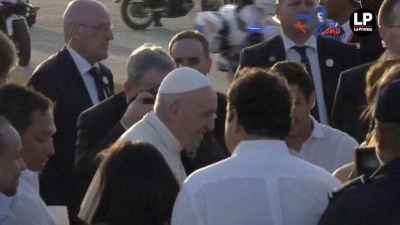 Papa a jóvenes: 'No basta estar todo el día conectado para sentirse amado'