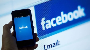 Corte irlandesa ordena investigar traspaso de datos de usuarios de Facebook entre UE y EU