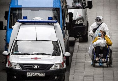 Rusia registra por primera vez más 900 muertos por Covid en 24 horas