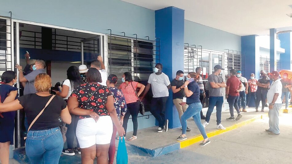 En Bocas del Toro escasea el combustible y temen falta de comida y gas