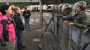 Lilian Tintori y Antonieta de López, en vigilia frente al penal Ramo Verde desde anoche; piden ver a Leopoldo López