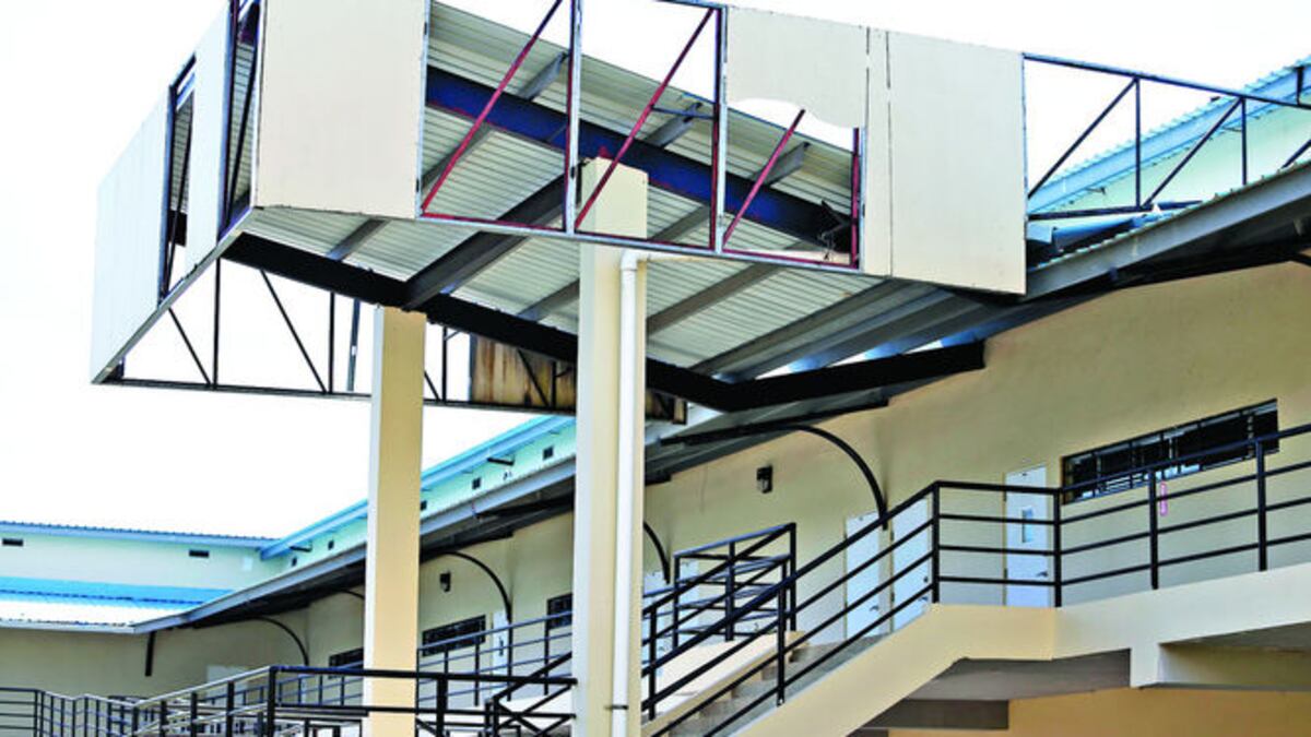 La escuela fue abierta en marzo de 2013 y es una de las cuatro escuelas modelos construidas.
