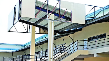 Escuela modelo, a media máquina