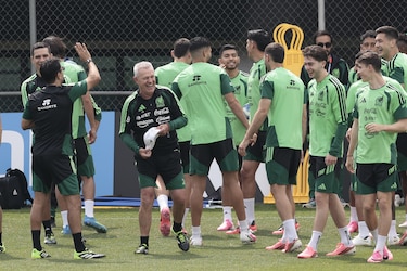 Aguirre afina el once titular de cara al debut de México en el Mundial