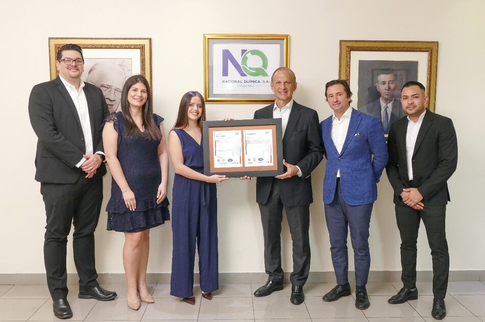 Nacional Química, subsidiaria de Varela Hermanos, recibe certificación ISO 9001:2015