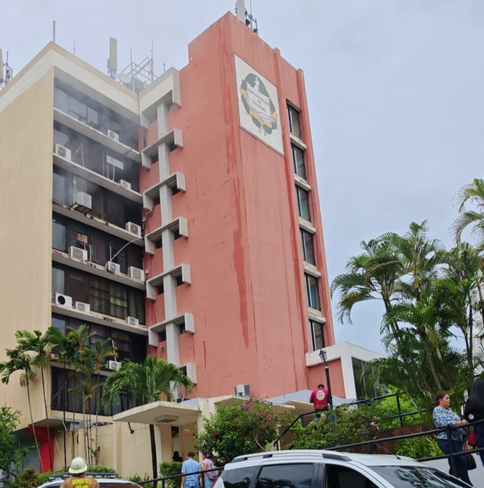 Universidad de Panamá evacúa edificio administrativo por conato de incendio