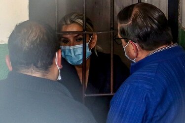 Dictan cuatro meses de prisión preventiva para expresidente boliviana, Jeanine Áñez