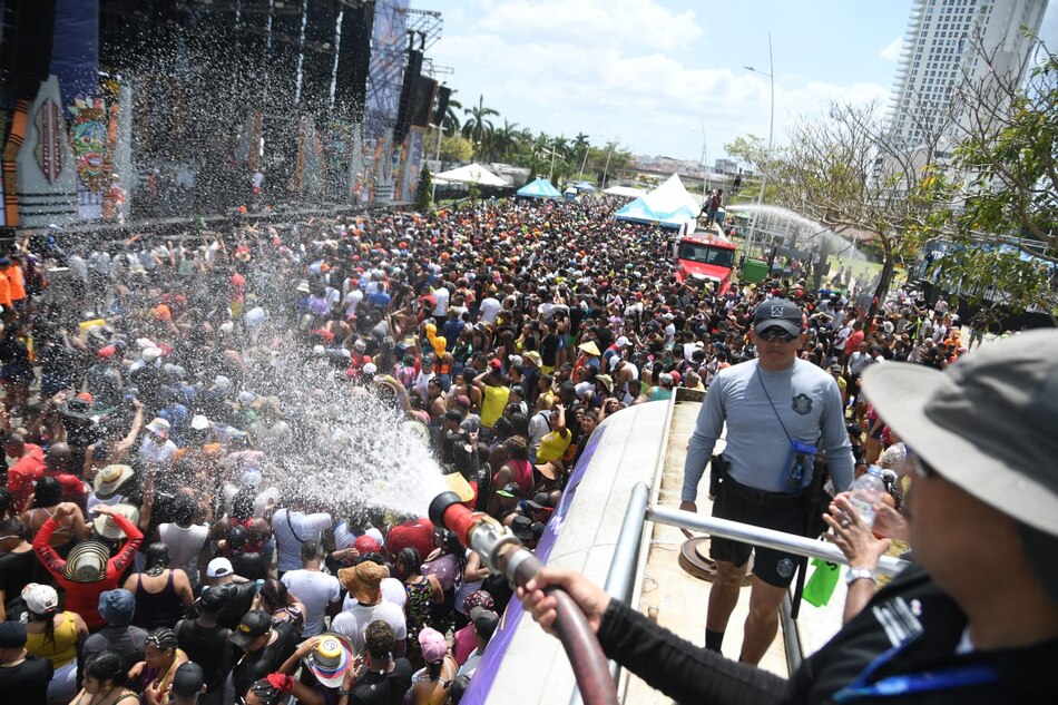 El carnaval en imágenes: así transcurrió el segundo día de fiesta