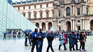 El Museo del Louvre reabre tras ataque