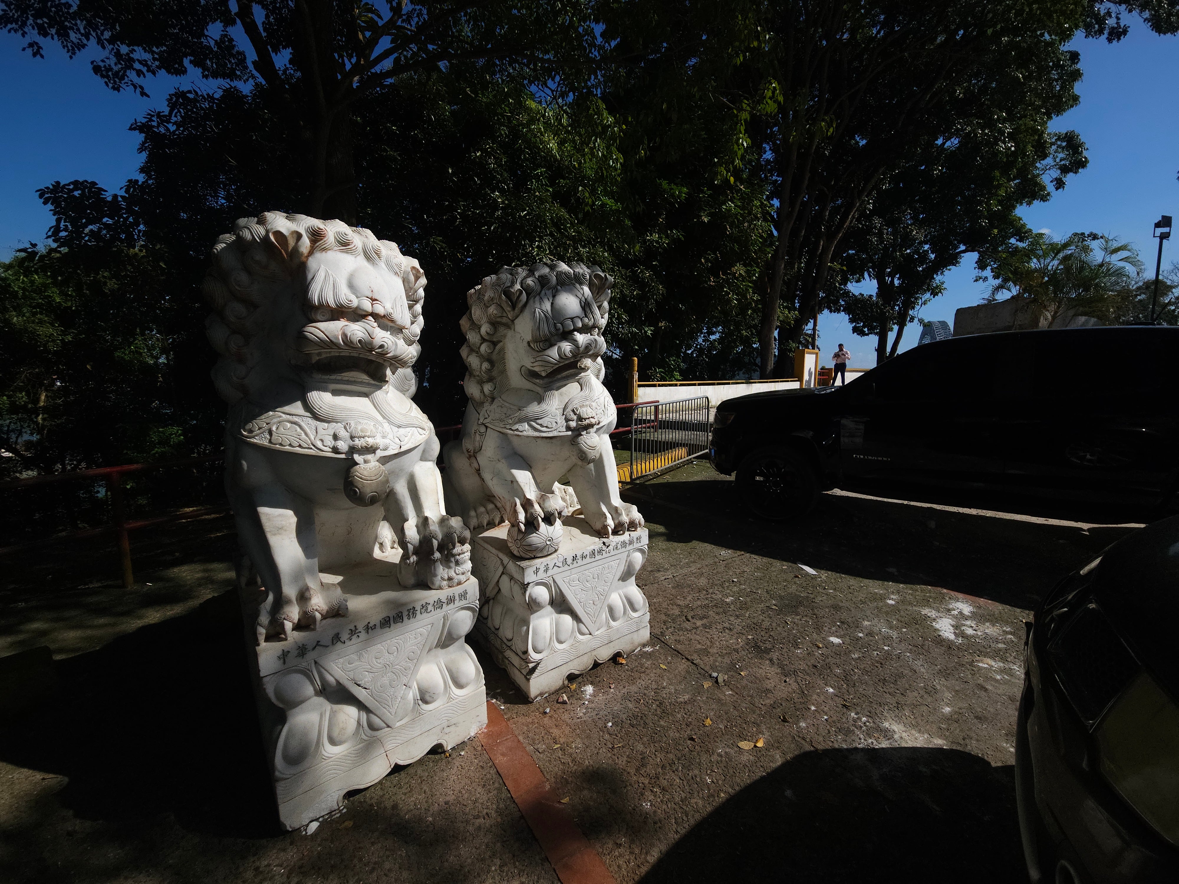 Gobierno de Panamá ordena restaurar monumento chino demolido en Mirador de las Américas