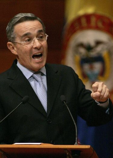 Uribe responde acusaciones de Maduro al decir que se deben repetir elecciones