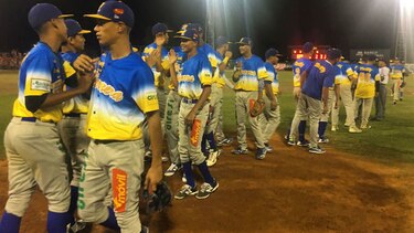 Herrera regresa a casa con la serie empatada ante Los Santos