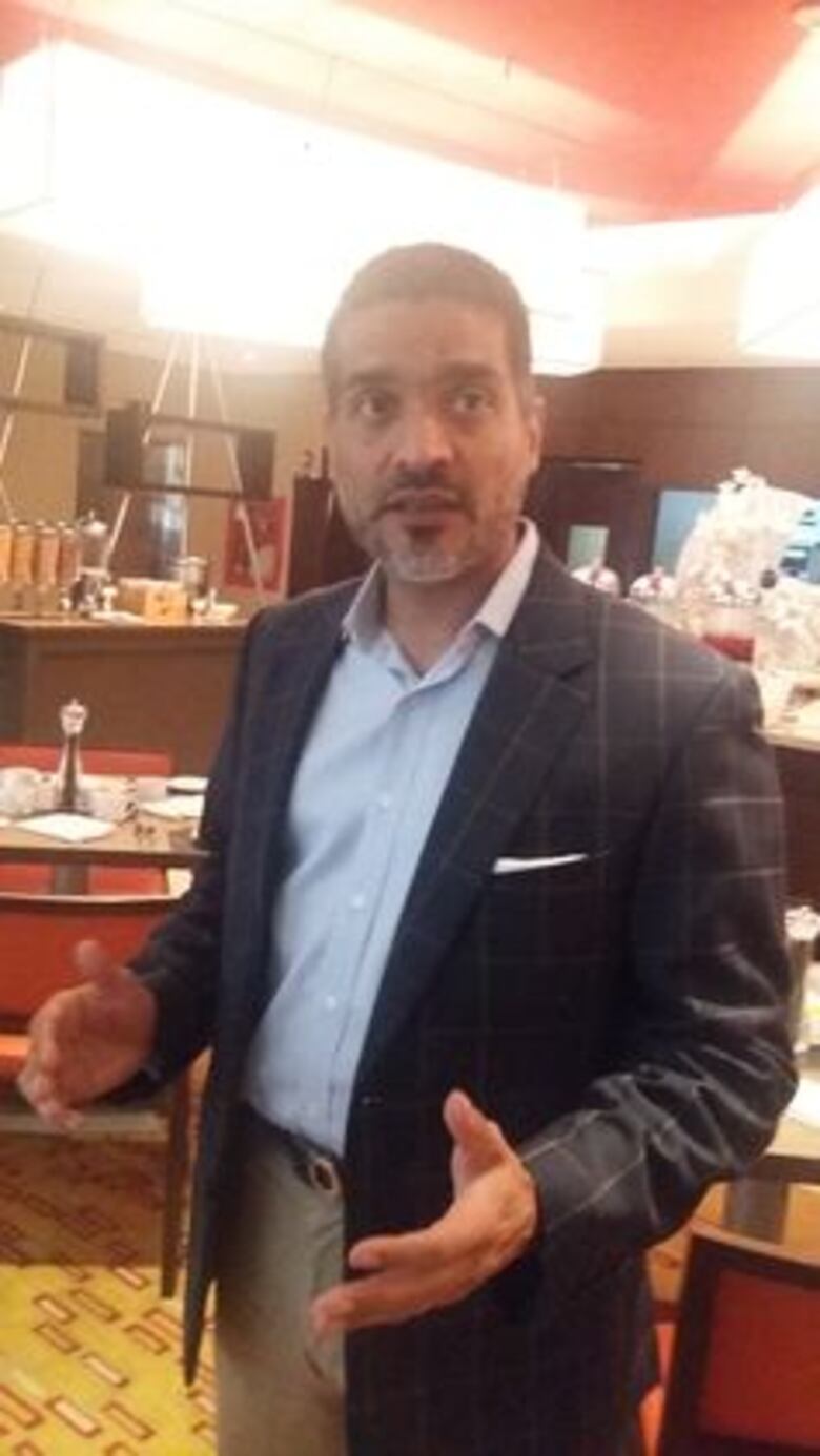 Charlas con López, bajo la lupa de los militares