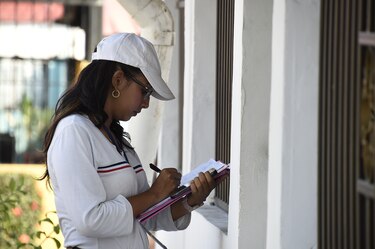 De casa en casa, así se hace una encuesta política