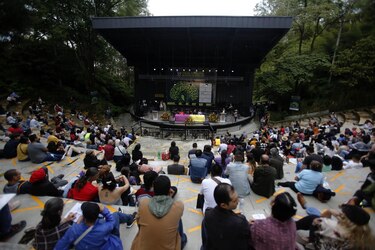 Llueven poemas en la inauguración del Festival de Poesía de Medellín