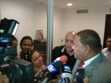 Diputados de CD y PRD hablan de sesiones extraordinarias; niegan alianza