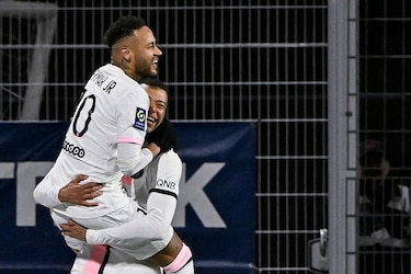 Kylian Mbappé, Neymar y Lionel Messi se divierten con un 6-1 en Clermont