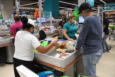 Uso de tarjetas de crédito se dispara en Panamá mientras suben las tasas y la morosidad