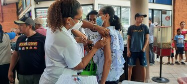 El próximo fin de semana habilitarán puestos de vacunación contra la influenza en centros comerciales