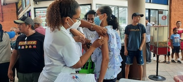 El próximo fin de semana habilitarán puestos de vacunación contra la influenza en centros comerciales