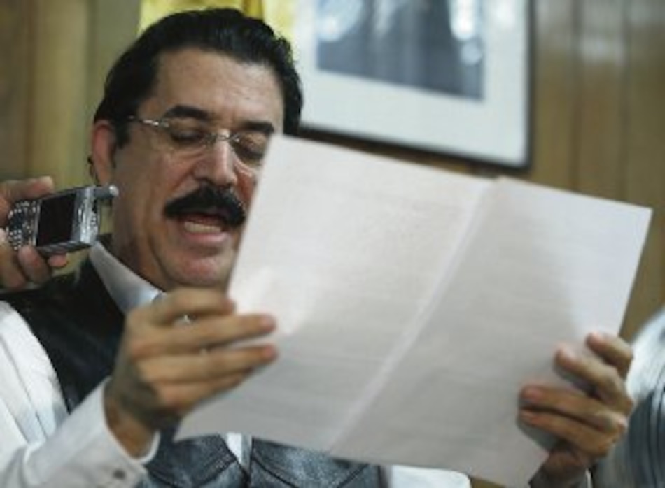 Manuel Zelaya se radicará en México