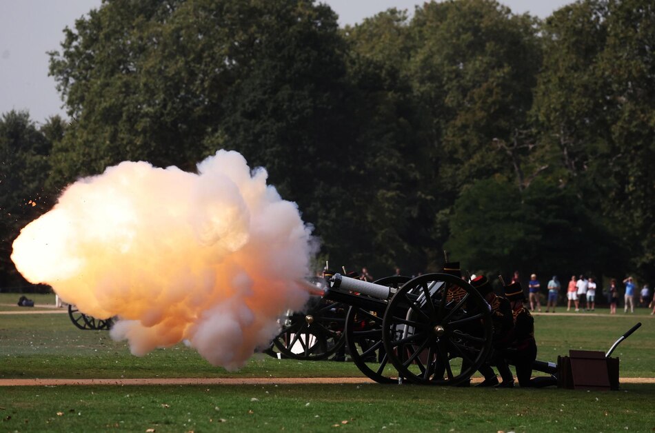 Salvas de cañón desde varios puntos en Reino Unido para marcar el aniversario de Isabel II