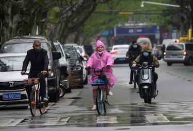 Wuhan se reabre al mundo con miedo a casos de coronavirus importados