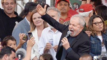 Lula queda libre tras 19 meses encarcelado