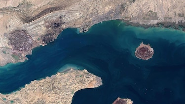 ‘Irán nunca cederá el control del estrecho de Ormuz’: la BBC entrevista en Teherán al excomandante de la Guardia Revolucionaria