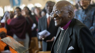 El premio Nobel Desmond Tutu recibe el alta médica