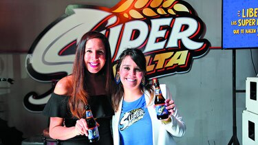 Súper Malta redefine al superhéroe de hoy