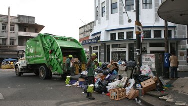 Recolectan 40 toneladas de basura en zonas comerciales de la capital