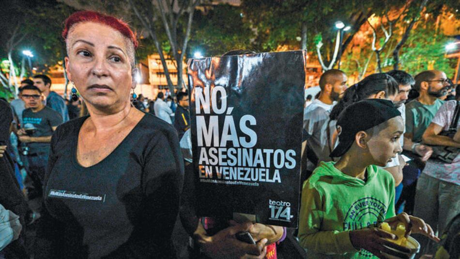 Maduro sube salarios para frenar protestas