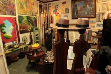 Tienda de antigüedades: El tiempo eclipsado en objetos