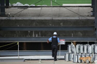 Fiscalía amenaza con cierre parcial de estadio del Mundial