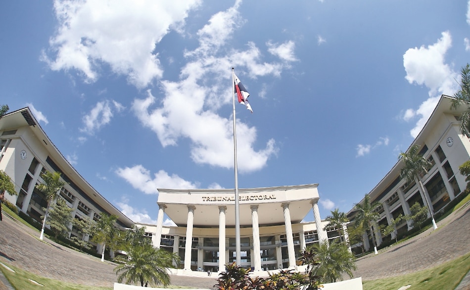 Colombiano intenta autenticar cédula falsa