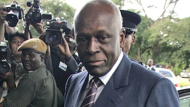 José Eduardo dos Santos se retira tras cuatro décadas en el poder en Angola